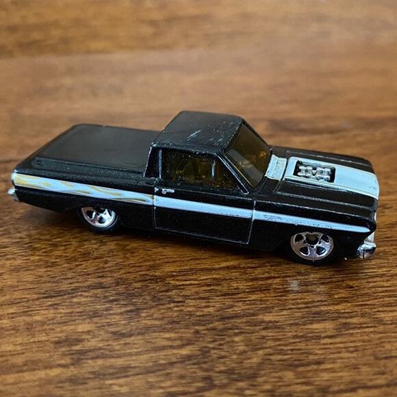 HOT WHEELS 1965 Ford Ranchero Truck Multipack Exclusive 2010 Release - Picture 1 of 5